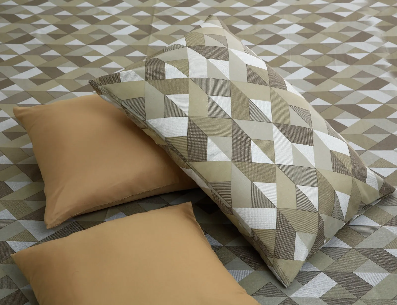 8 PCs Winter Comforter Set-Beige TriAngles