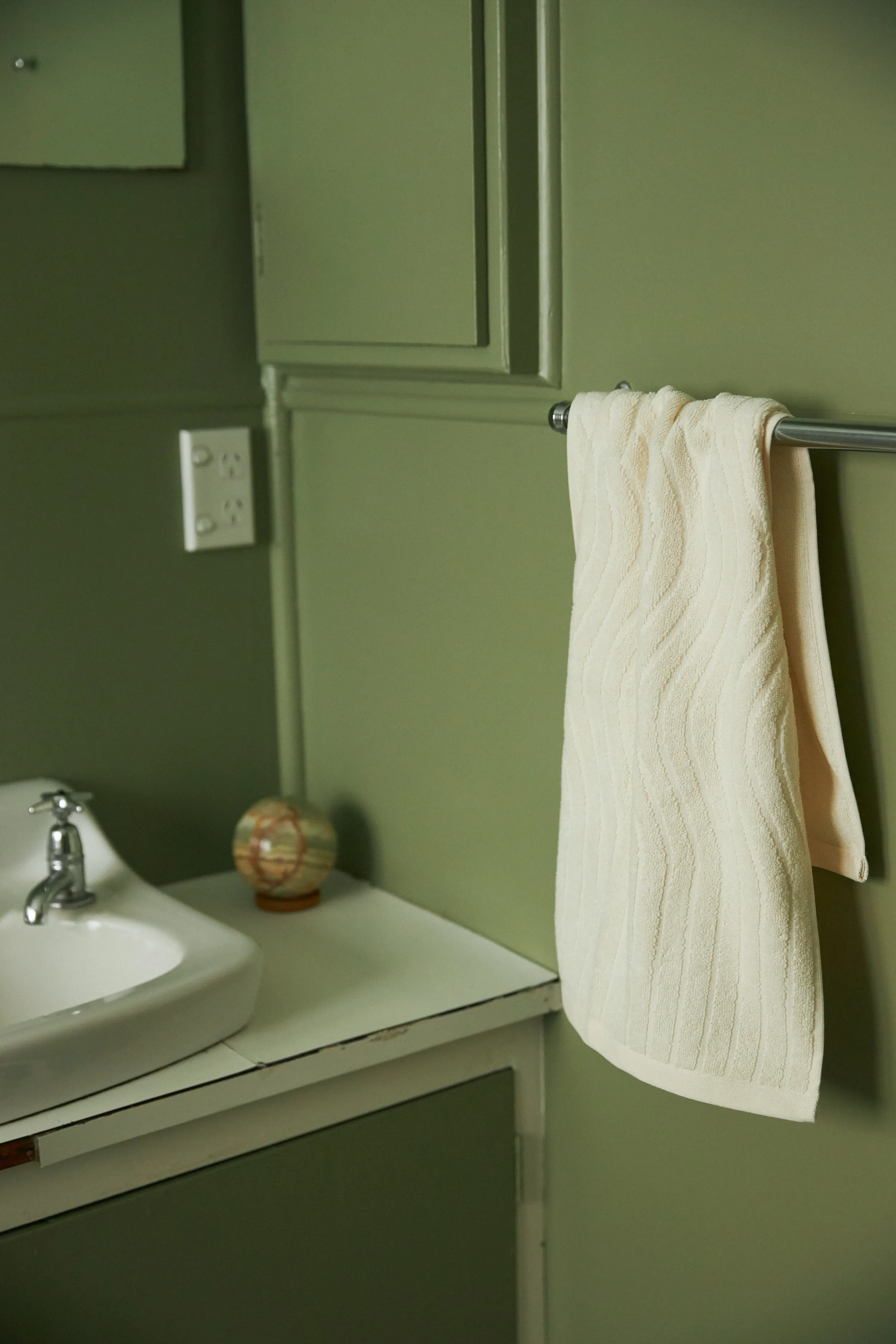 Baina | Virginia Hand Towel in Ivory