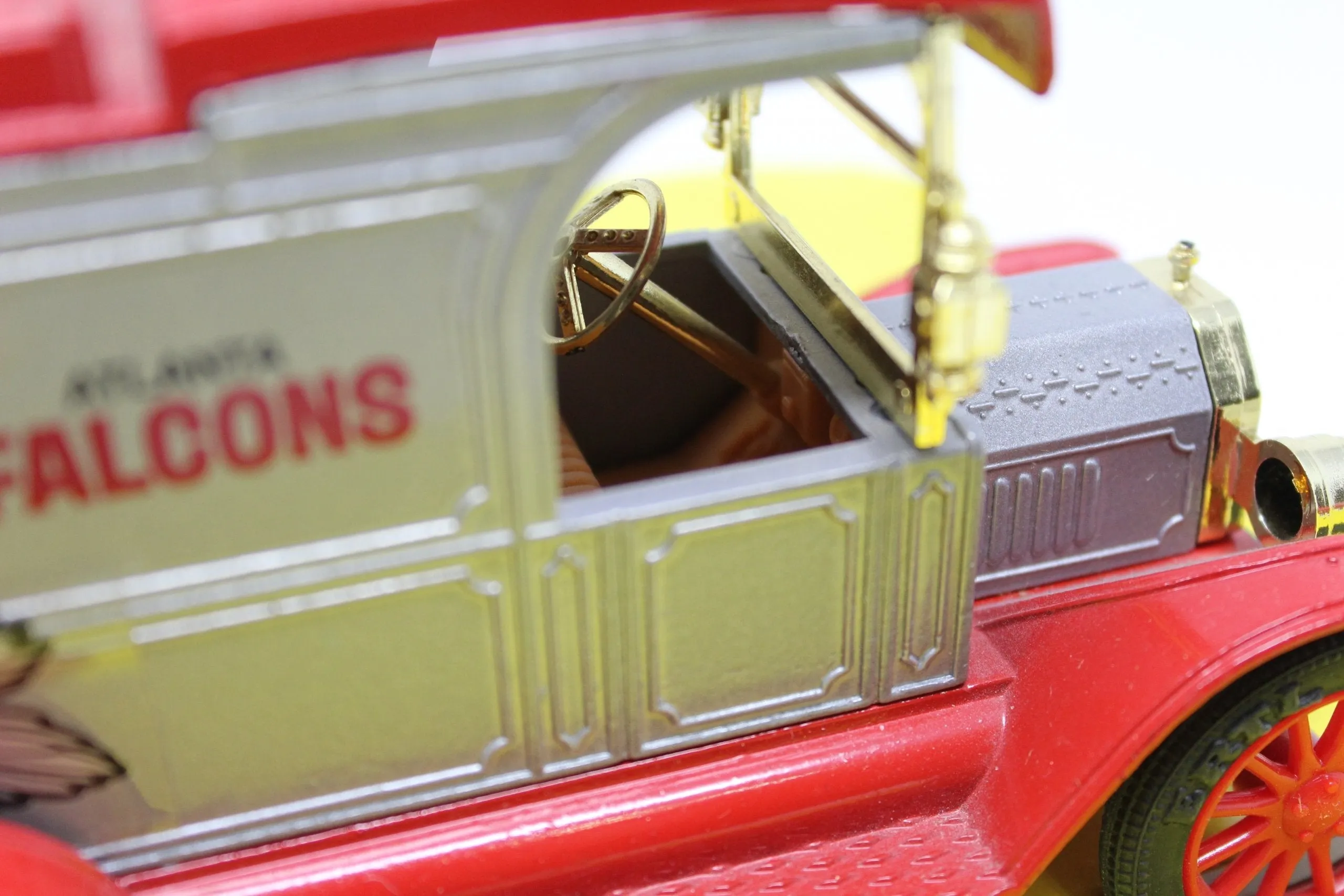 Coin Bank, ERTL, NFL huddles Atlanta Falcons, 1913 Ford Model T, 1983, Vintage