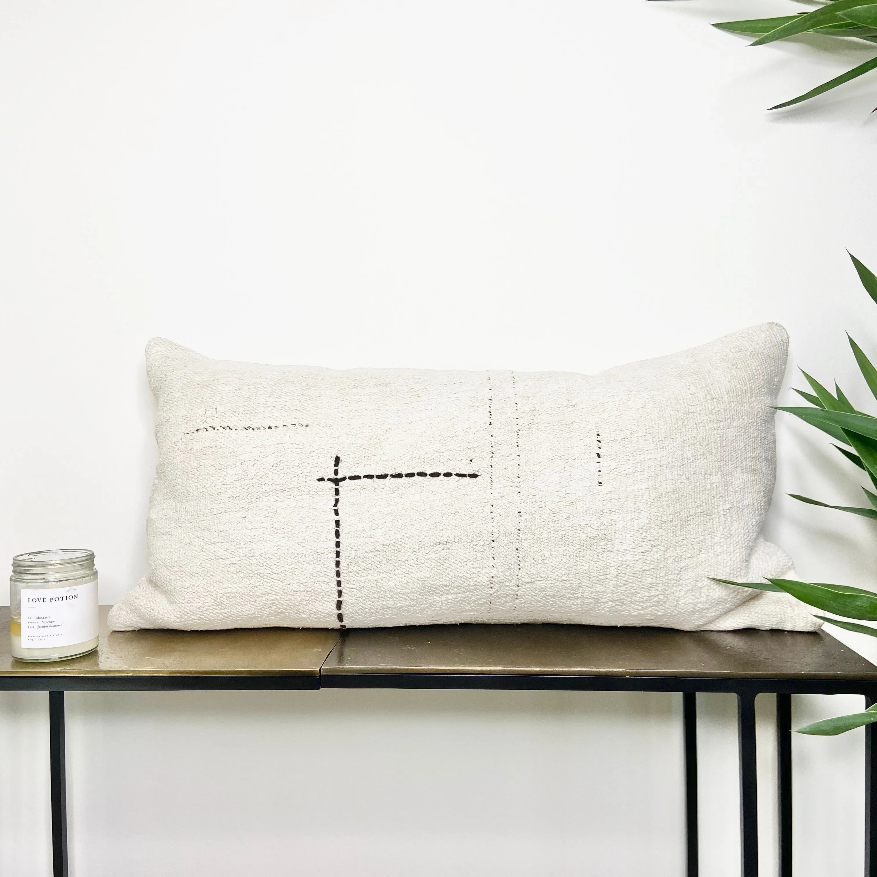 Turkish Hemp Lumbar Pillow - Corner